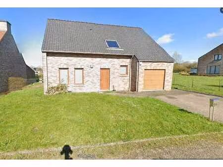 villa 4 façades avec jardin