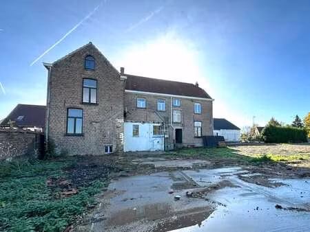 grande maison avec espace commercial et jardin