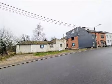 maison à rénover avec bâtiment attenant