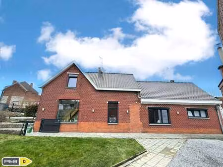 maison avec jardin orienté au sud  terrasse et parking