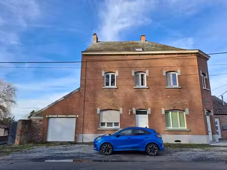 vaste maison avec terrain et potentiel professionel
