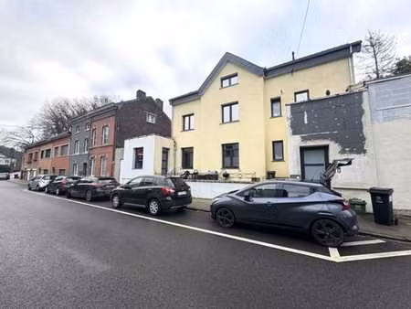 immeuble de 3 appartements ainsi qu'un entrepôt à embourg