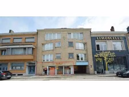 instapklaar gelijkvloers incl. 3 prive parkings nabij e40...