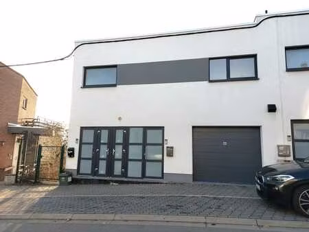 superbe duplex lumineux avec terrasse.