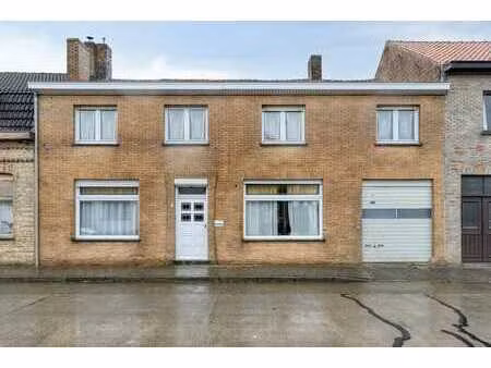 maison spacieuse avec jardin et garage à leisele.