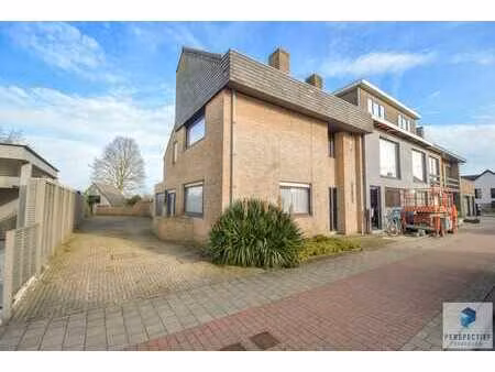 centraal gelegen ruime woning met 3 slaapkamers - garage ...