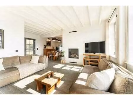 fermette rénovée – style presbytère – centre du village