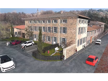 plateau lot 2 à rénover sur la commune de guéreins