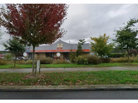 location local commercial