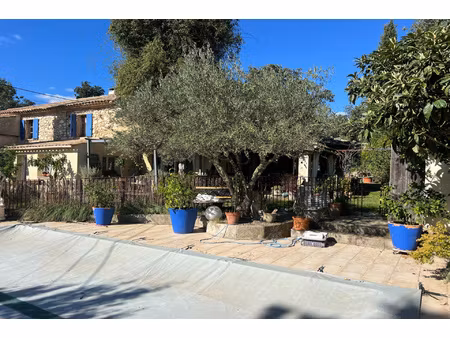 mas en pierres mitoyenne par l'ouest ( copro de