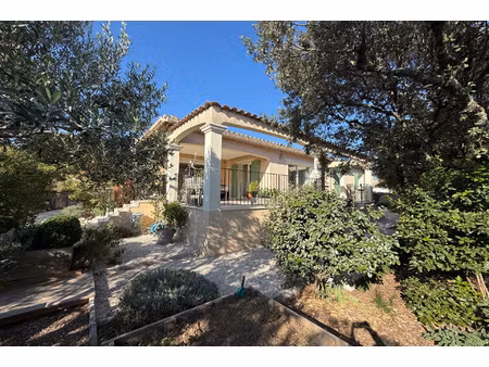 dans un village  à 5 mins d'uzès : villa plain