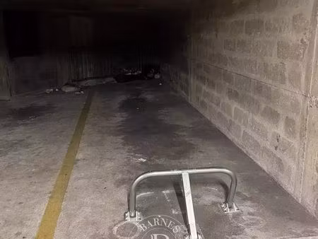 parking/box 1 pièce paris 8ème