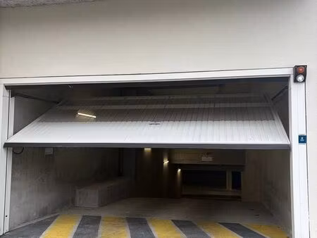 parking souterrain prive et sécuriser ( place privatives )