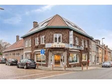 immeuble commercial polyvalent avec logement à vendre au cen