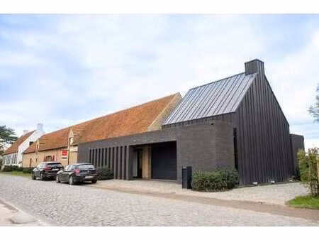 ferme exceptionnelle et entièrement restaurée avec des vues