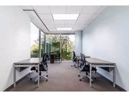 espace de bureau privé pour 3 à regus nivelles - nord