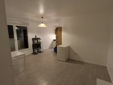 studio 30m2 + balcon