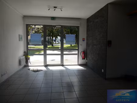 proche centre local commercial ou professionnel d'environ 93