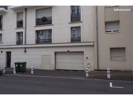 parking sécurisé – 3 min rer b antony centre (largeur 2 50m)