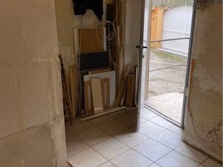 “local commercial centre-ville tarare – grande vitrine – 80 m² de stockage”