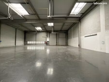 local d'activite 973 m² saint priest