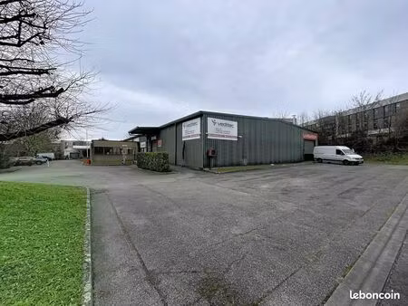 local industriel 1 735 m²