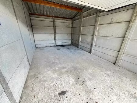 parking / box castanet-tolosan