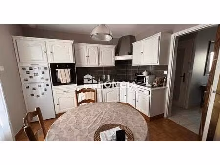 a 2 minutes à pied des commerces !