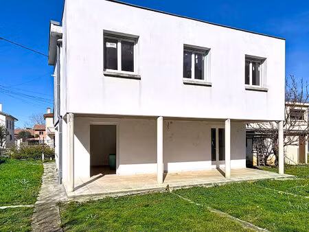 maison lumineuse entièrement rénovée avec dépendances dans un quartier calme de pamiers