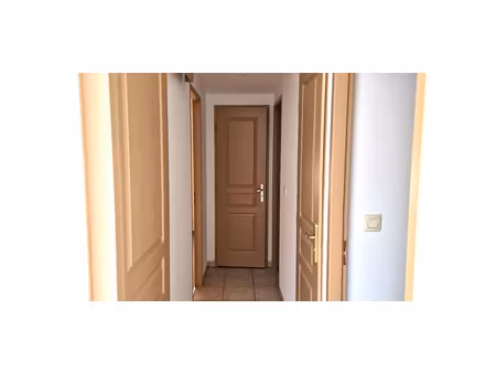 dans le village  appartement 4 pièces   3 chambres