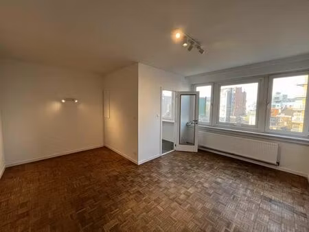 a voir !! superbe studio !