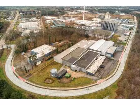 site industrielle avec showroom – accès direct à l’e313
