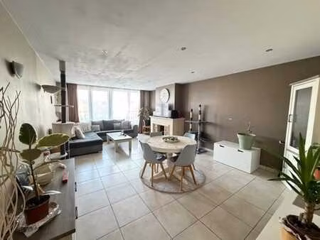 place schweitzer : beau 2ch + 2 terrasses - peb = d