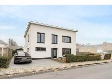 maison rénovée prête à emménager dans un quartier calme a...