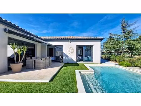 villa contemporaine m² piscine vue dégagée environnement calme