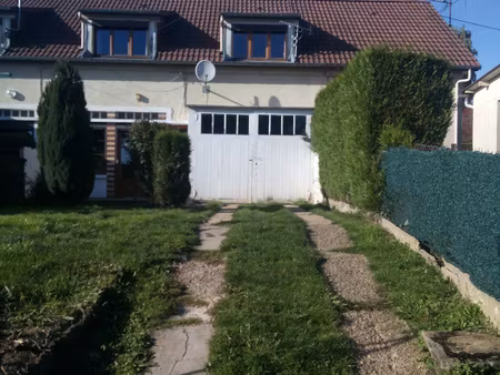 au rez de chaussée : entrée  cuisine  séjour avec cheminée 