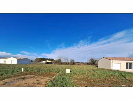 vente terrain 816 m² à meursac (17120)  76 000 €