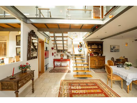 maison en pierre avec un gîte