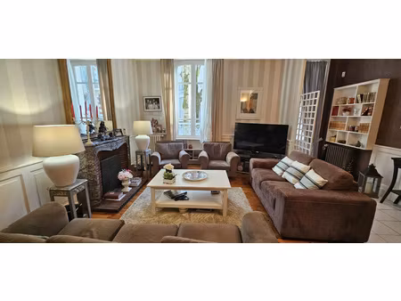 maison bourgeoise avec cour intérieure - quartier prisé