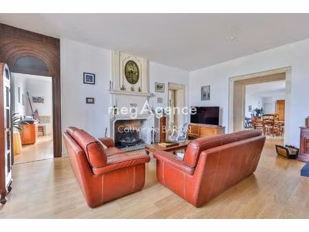 appartement de prestige dans un château historique près de saintes  à 40 minutes de la côt