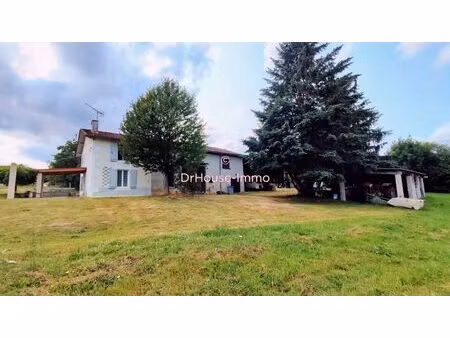 maison avec dépendances sur plus de 5 ha en bord de rivière