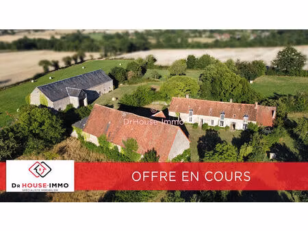 sur 3 8 hectares  corps de ferme 18ème  isolée  idéal chevaux