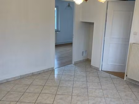 appartement f4 + cave + grenier + parking privé