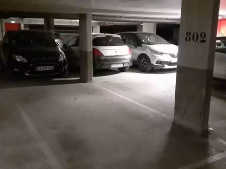 place de parking sous-terrain proche mairie de montreuil