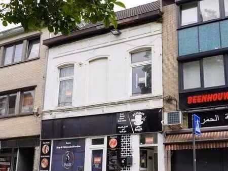 perfect gelegen handelshuis met appartement  ideaal voor ...
