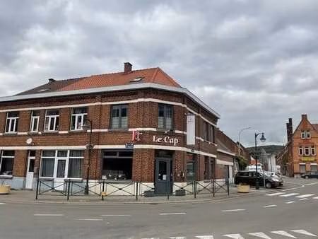 commercieel gelegen handelswoning met appartement  3 slpk...