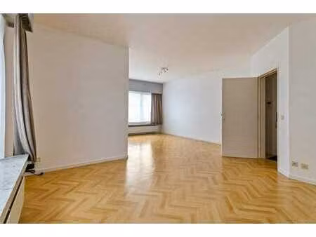 gelijkvloers appartement met 2 slaapkamers en tuintje in ...