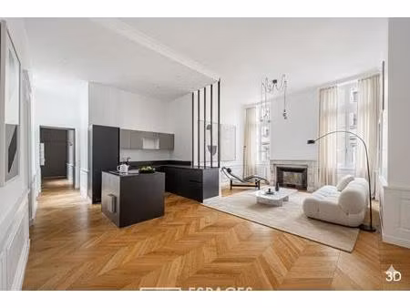 magnifique appartement entièrement rénové à deux pas de la place bellecour