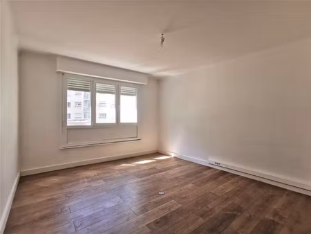 à louer – bureau 16 m² avec point d'eau – annecy centre