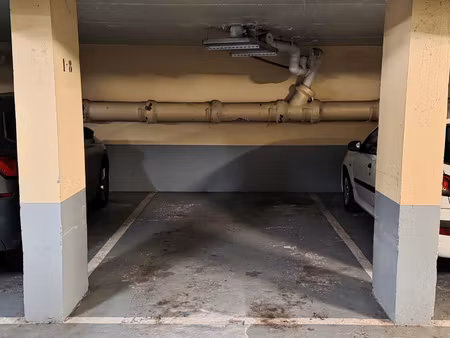 centre-ville - parking de 10m2 à louer à rueil-malmaison (9